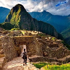 Why do a hiking route in Cusco?